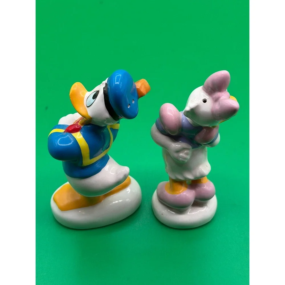 Disney NE Donald and Daisy Duck Ceramic Salt and Pepper Shakers Vintage Set
